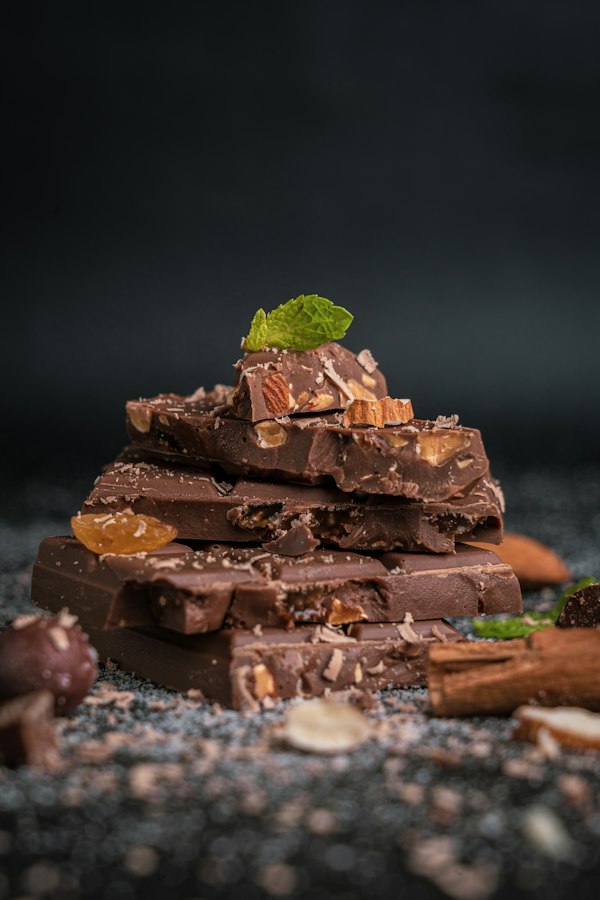 Cacao and chocolate bar